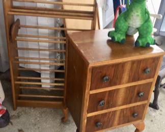 Shoe rack small chest of drawers