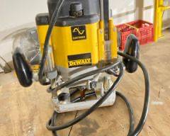 DeWalt DW625 Plunge Router

