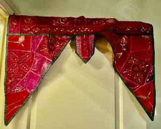 For a Child’s/ teenager bedroom Red valance