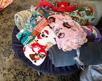 Many throw Blankets