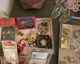 Dollhouse Christmas items.