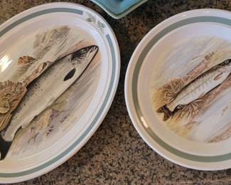 There are more plate designs in this set