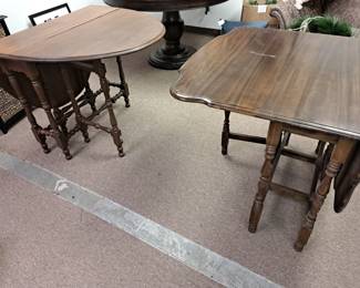 Drop leaf tables