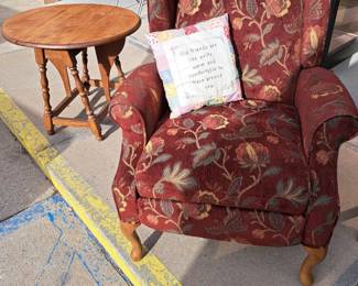 Much miscellaneous furniture, chairs and tables