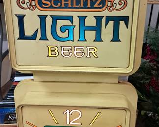 Beverage collectibles. Schlitz Light Beer lighted clock