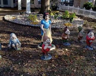 Snow white and seven dwarfs 