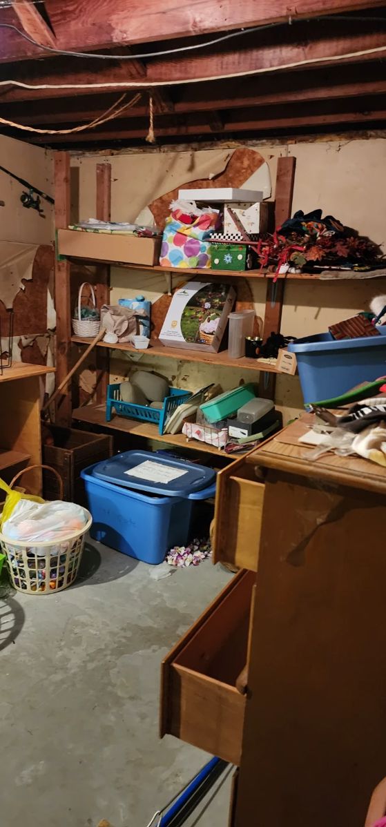 Estate sale diggers delight full contents starts on 12/9/2023