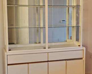 Vintage Post Modern Broyhill Display Lighted Hutch