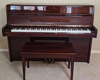 008 Yamaha Upright Console Piano Bench