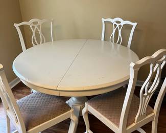 Round Table And 4 Chairs