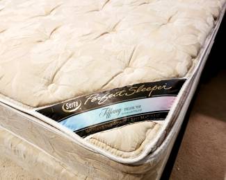 SERTA King Size Bed *COMPLETE* $450 or bid #97
DELIVERY is included with FULL PRICE PURCHASE