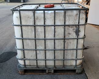Global Industrial 275 Gallon IBC Container With Composite Metal Pallet Base, 46" H x 39" W x 47" D, Model 31HA1