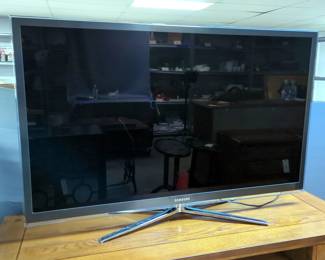 Samsung 55" Flat Screen Television, Model UN55C6900, Powers On
