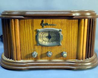 Emerson AM/FM Radio With Non-Enclosed CD Player In Top Model NR40, Powers On, 8" x 14.5" x 8"