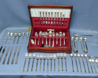 Community Silver Plate Flatware Set With Display Box, And Assorted Nobility Wind Song Pattern Silver Plate Flatware
