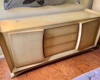 $400 - Robert Lewis Vintage dresser - 32.5" H, 76" W, 22" D