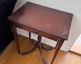2pc Antique Nesting Tables
