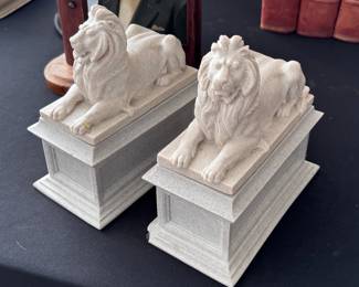 2pc New York Public Library Lion Bookend Statues Resin
