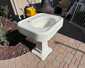Antique Standard Pedestal SInk
