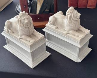 2pc New York Public Library Lion Bookend Statues Resin
