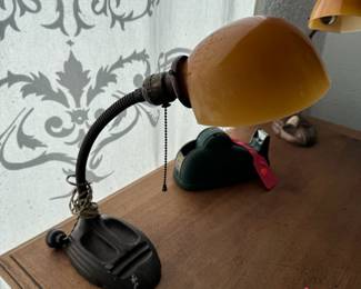 Antique Gooseneck Cat Metal Desk Lamp
