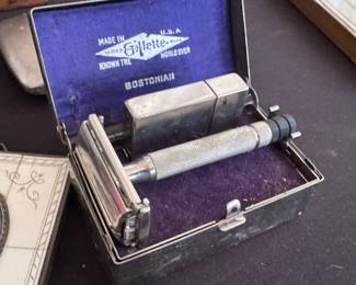 Antique Gillette Bostonian Shaving Razor  in Case
