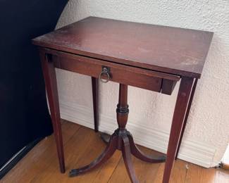 2pc Antique Nesting Tables
