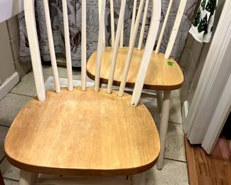 Kitchen table with 4 matching chairs $125