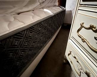 mattress with adjustable frame $450