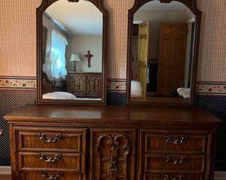 7 piece main bedroom set $300