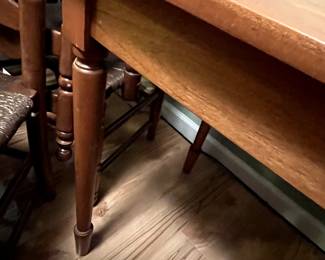 Table with 4 Windsor chairs $125