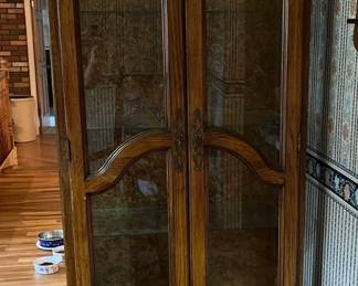 curio cabinet $75