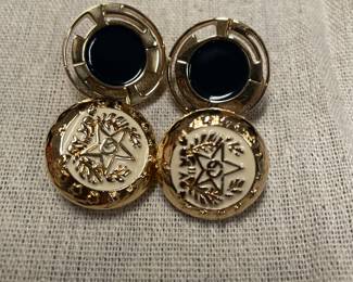 ST JOHN EARRRINGS LIKE NEW