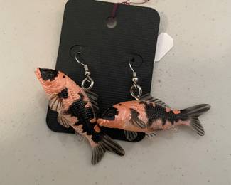 something is a little fishy here !!