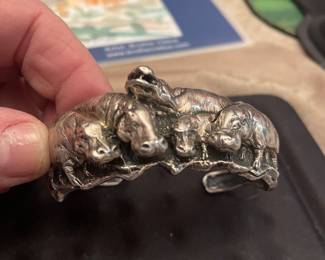 view looks at this piece-