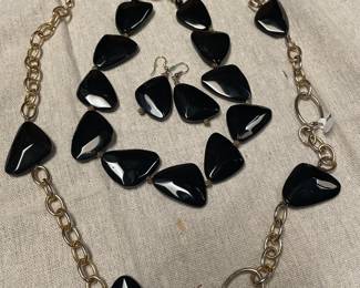 very retro well made costume - earrings short necklace and longer - great for layering