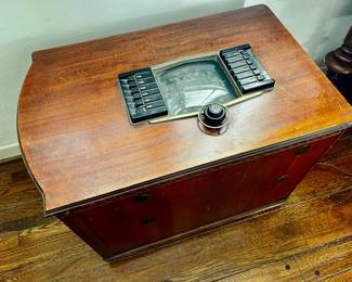 Early 1950s Zenith Radio…turns on!