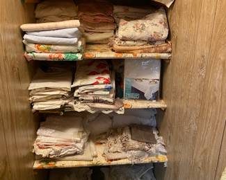 Vintage Table/Bed Linens