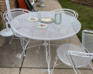 White Patio Table /Chairs