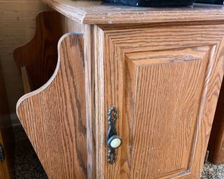 Side table with magazine rack