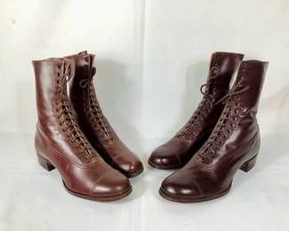 BIHY227 Victorian Endicott Peggy Johnson Boots	2 pair of leather lace up shoes. Look to be a good condition. All the seams look to be intact! Measure appropriately 10 & 10.5 inches long.&nbsp;
