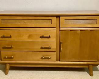 BIHY222 Mid-Century Dresser	5 drawers with one cabinet door, with wood handles with bass hardware. Has very minimal wear and scratches. Looks to be made from the Northwest Chair Co. in Tacoma,WA. This dresser is heavy.
