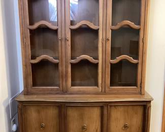 BIHY500 Vintage China Hutch	This a one piece vintage China hutch. Needs two people to lift. See dimensions below.
