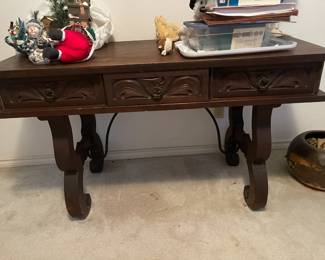 Baroque desk with three drawers