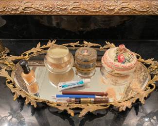 Golden oakleaf ladies' vanity mirror