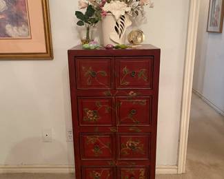 Small four drawer chest 