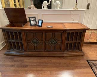 Circa 1960's RCA stereo cabinet with turntable and radio 