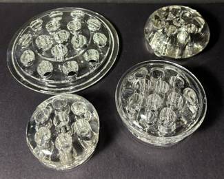 Numerous flower frogs