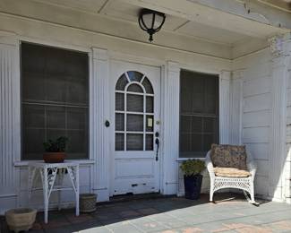 Side entrance, come up 3 steps to the landing!