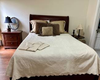 Queen size bed with Peacock Alley linens 